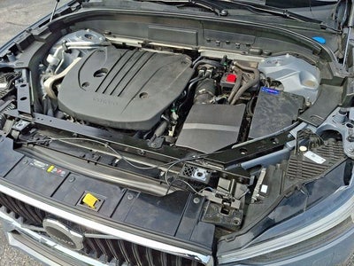 2022 Volvo XC60 B5 Momentum