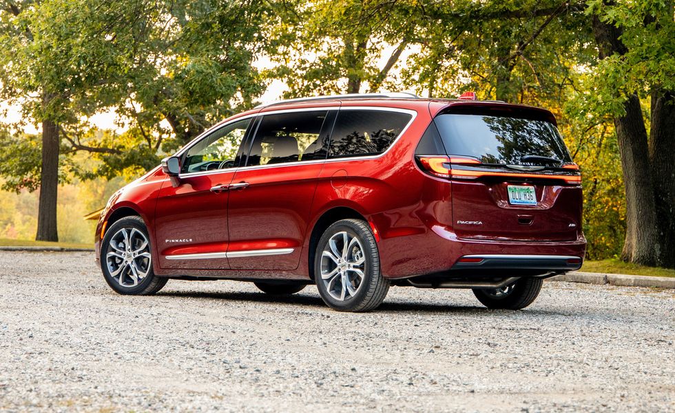 2023 Chrysler Pacifica Exterior Rear View